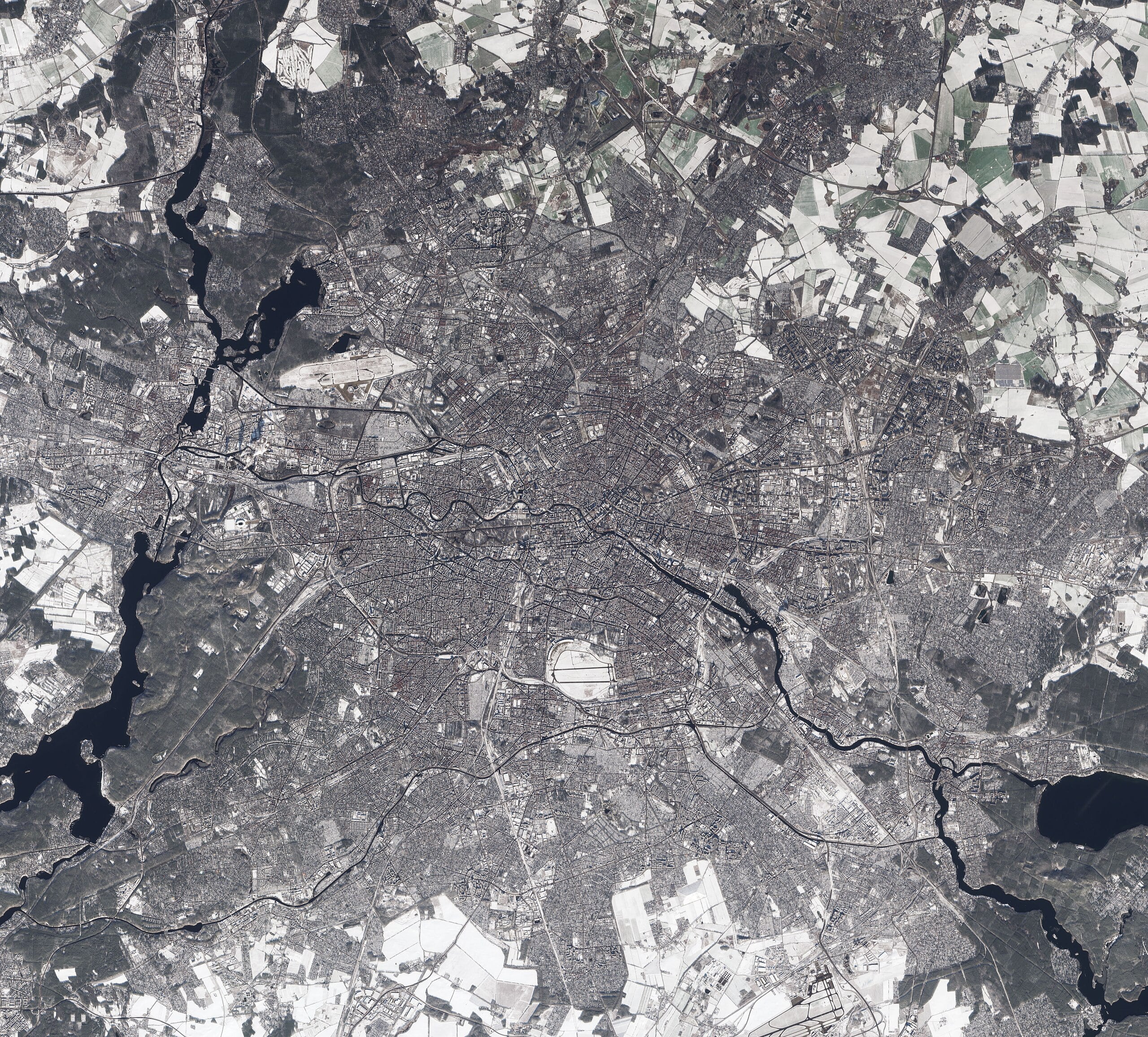 Satellite view of Frankfurt City - 0.1 km² area